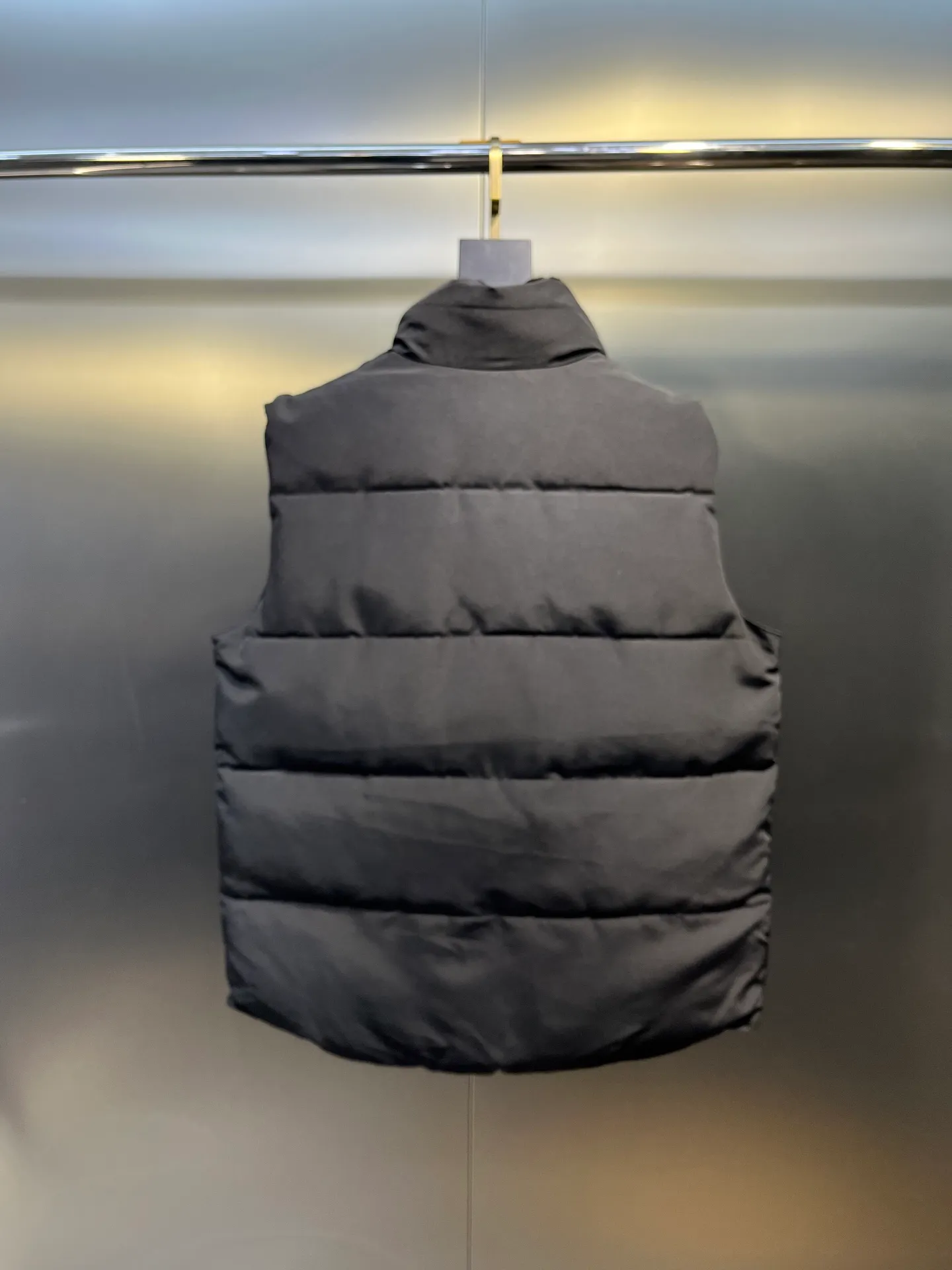 P380 🇨🇦Canada Goose""🇨🇦🌟 Garson down vest has always been recognized as the warmest down jacket. Various Instagram celebrities, Internet celebrities, and celebrities often wear it for street photos. I make Canada Goose every year, but I still can't get rid of my love for it. No matter how cold the days are, there is no need to be afraid, because there is! Filled with 90% white duck down, it is the legendary warmest down jacket and is known as a must-have for Arctic outdoor sports! The most popular down jacket in the world, celebrities are rushing to buy it, it is a must-have!  Size: XS to 2XL